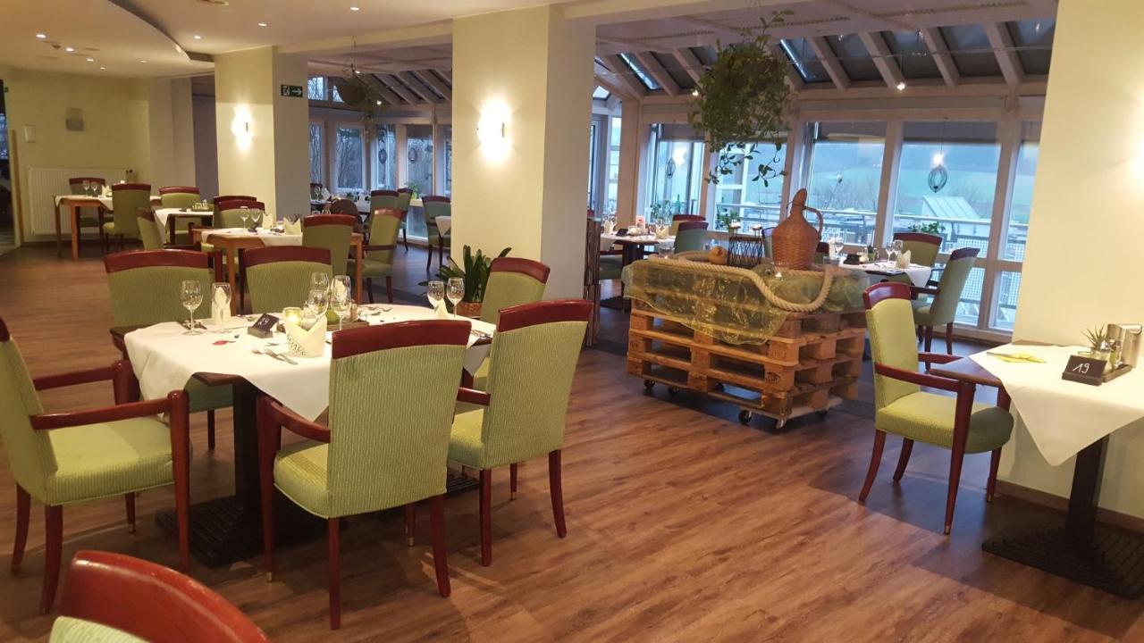 Savoy Hotel Бад Мергентхайм Екстериор снимка