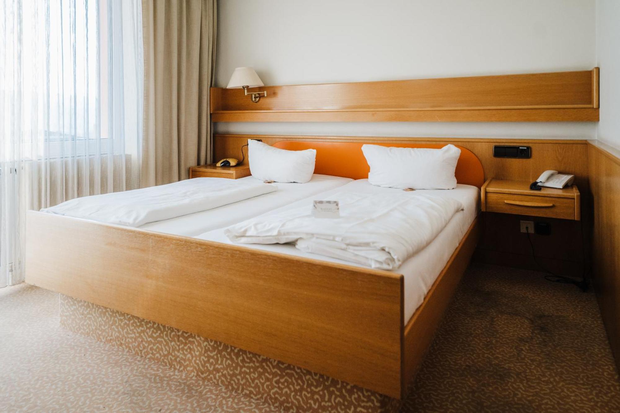 Savoy Hotel Бад Мергентхайм Екстериор снимка