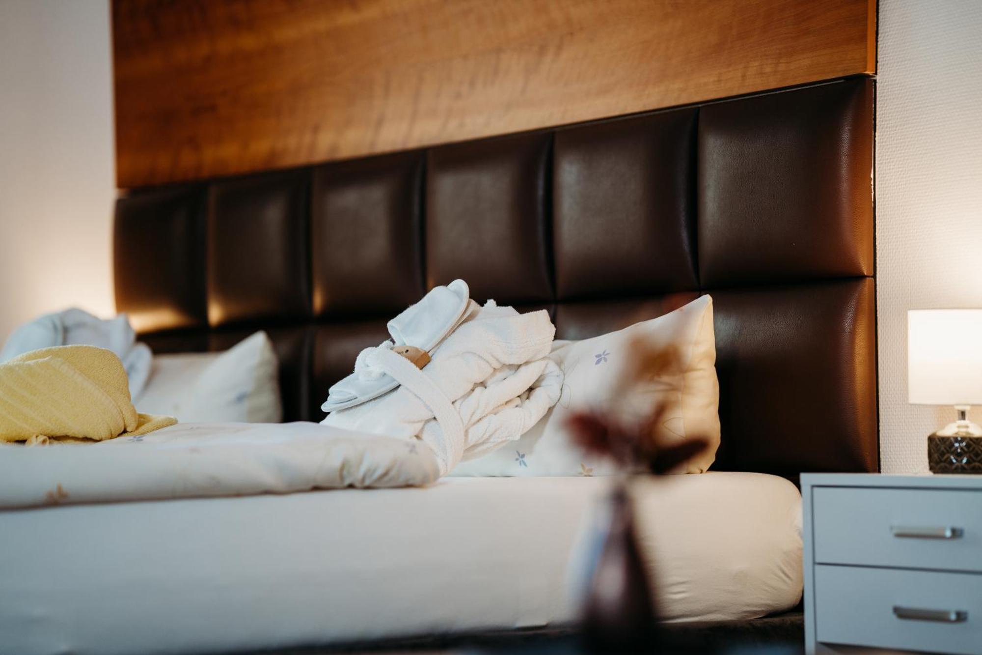 Savoy Hotel Бад Мергентхайм Екстериор снимка