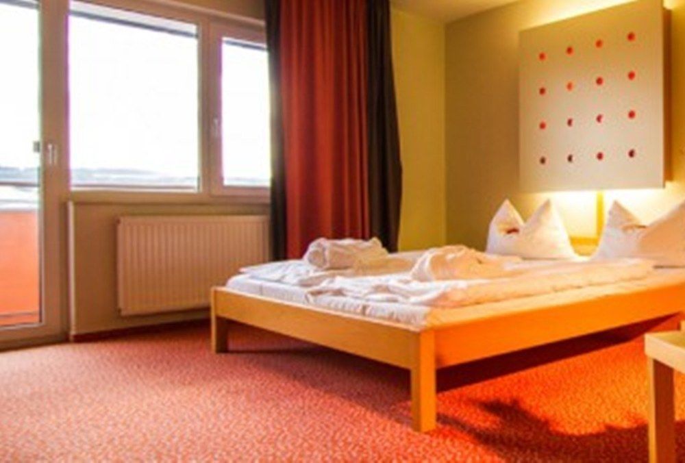 Savoy Hotel Бад Мергентхайм Екстериор снимка