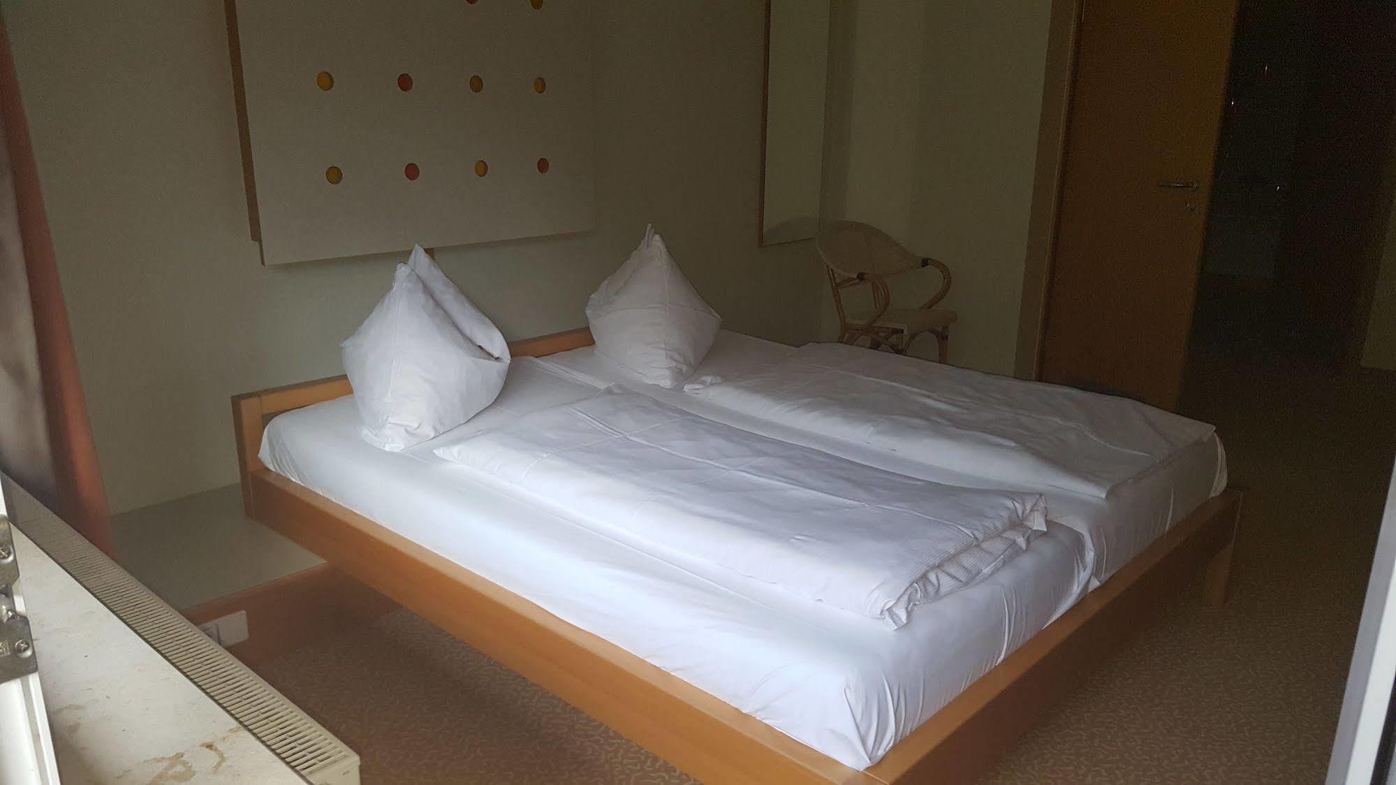Savoy Hotel Бад Мергентхайм Екстериор снимка
