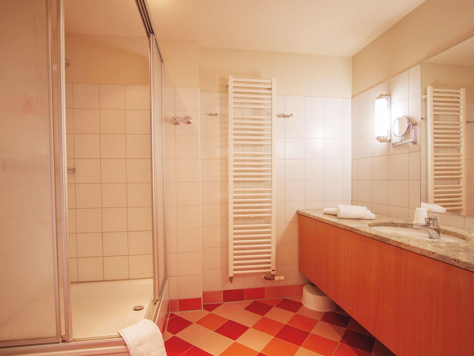 Savoy Hotel Бад Мергентхайм Екстериор снимка